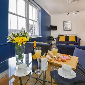 Shambles In The Centre Of York, Sleeps 16 York